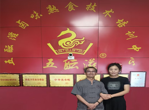 卤菜培训案例-徒弟与祖师爷合影留念